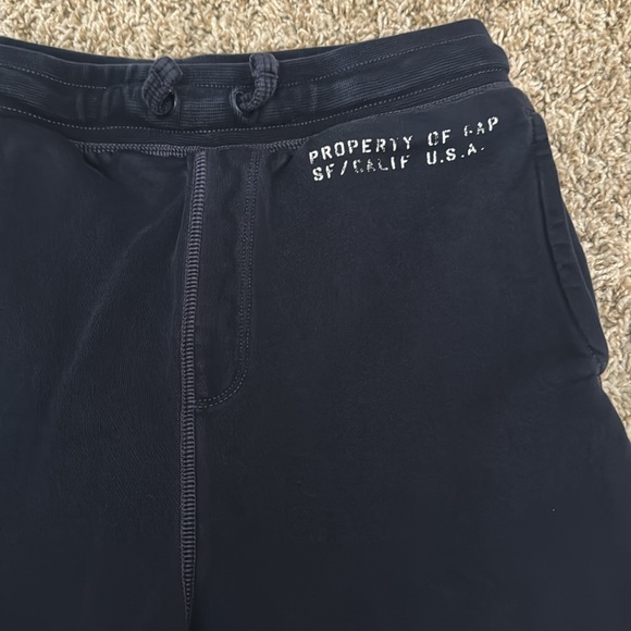 Gap Sweat Shorts - Picture 2 of 4